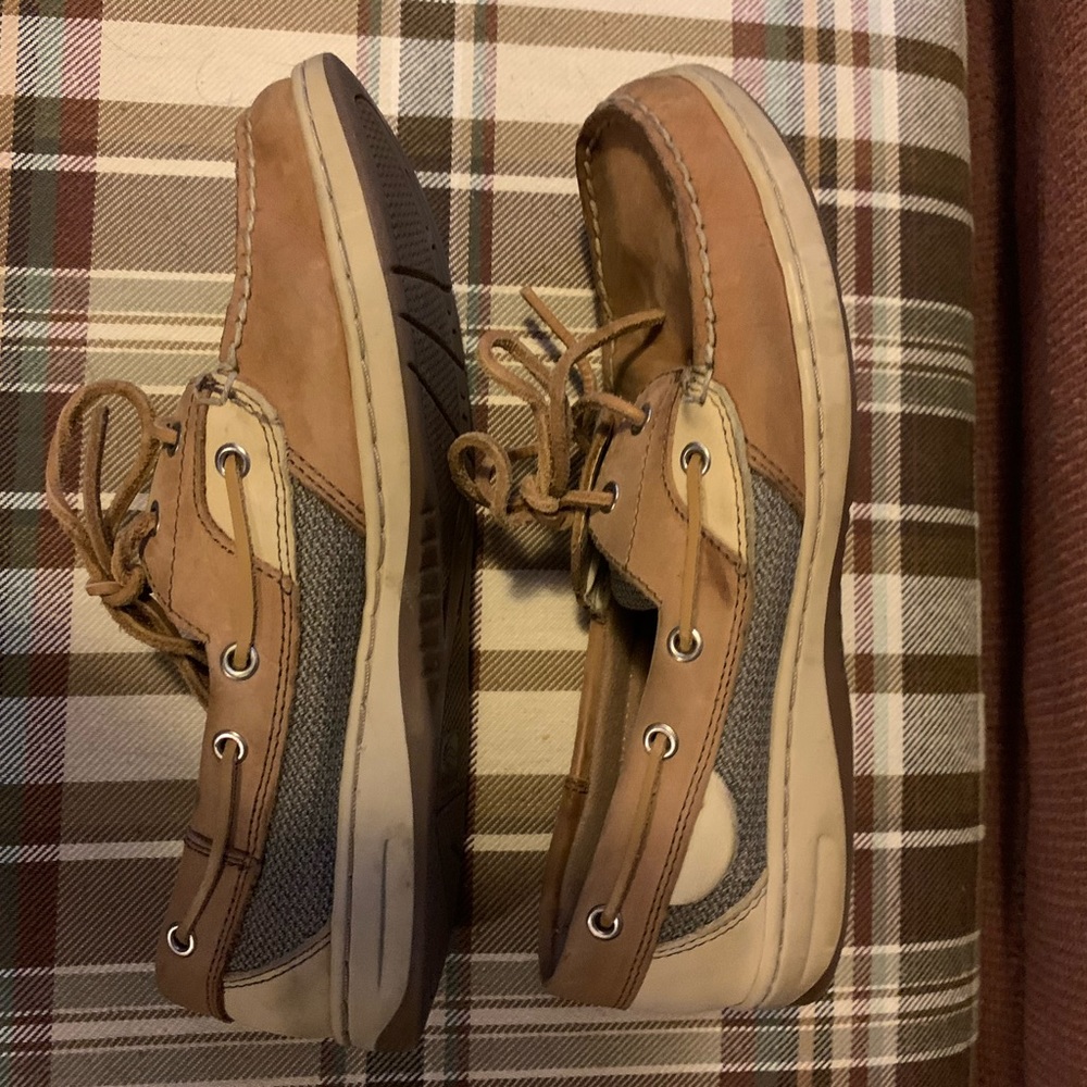 Maui Island Shoes   Size 8M